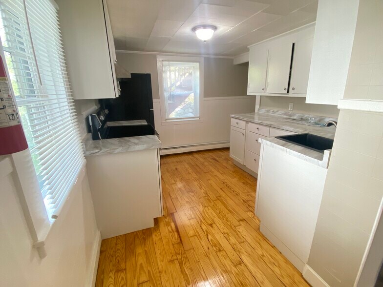 Building Photo - 82 Riverside St