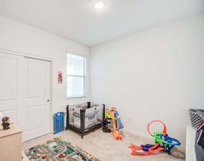 Building Photo - Lovely Single Family 4 bedroom for rent!