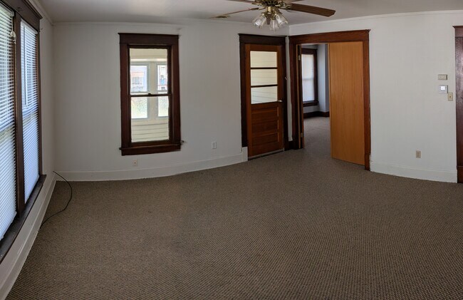 Building Photo - 522 S Academy St
