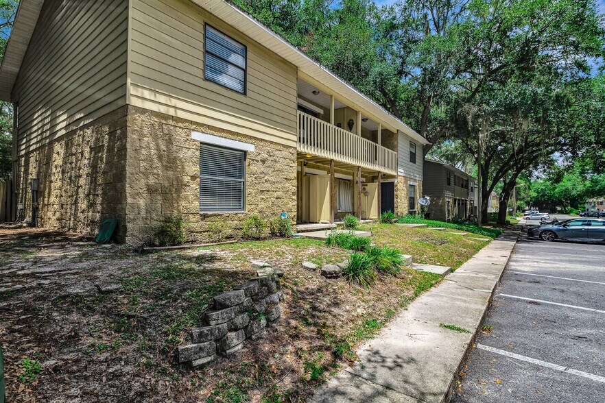 Building Photo - 2228 SW 39th Dr