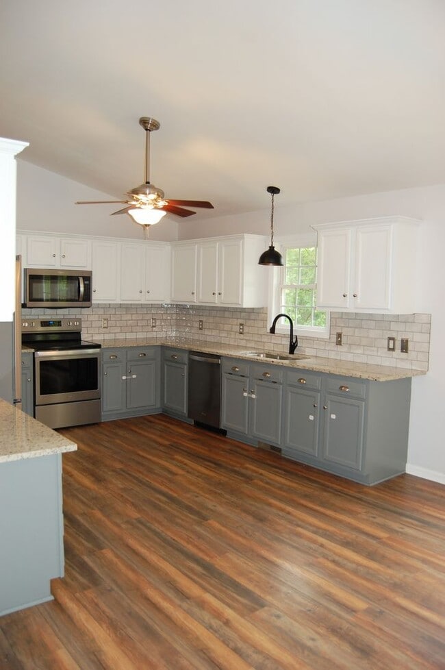 Building Photo - 3 Bedroom Home in Forest