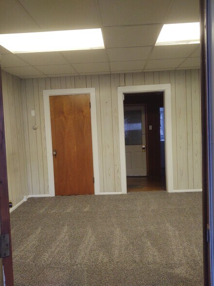 Building Photo - 306 S Park St