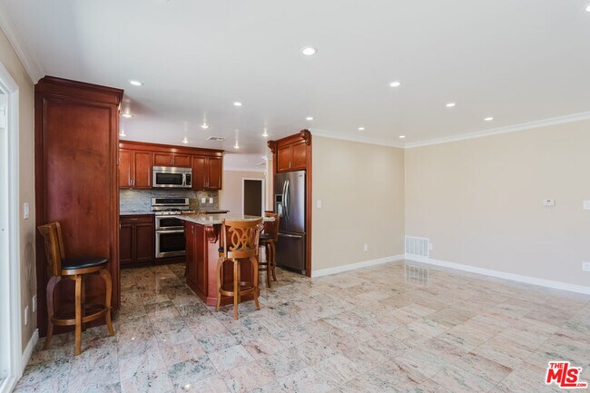 Building Photo - 9047 Riderwood Dr