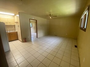 Building Photo - 1 Bedroom Duplex Home in Bloomington