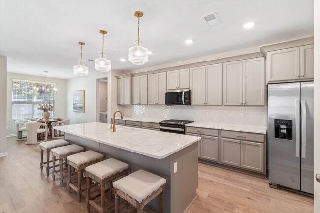 Building Photo - 584 Holden Dr