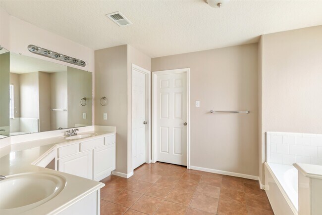 Building Photo - 4914 Winding Timbers Cir