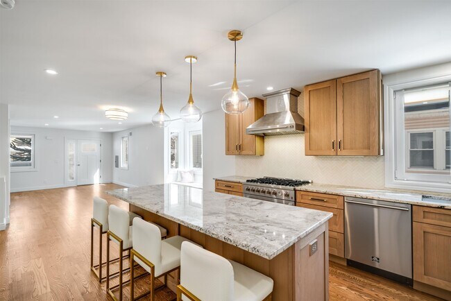 Building Photo - 11 Walnut St