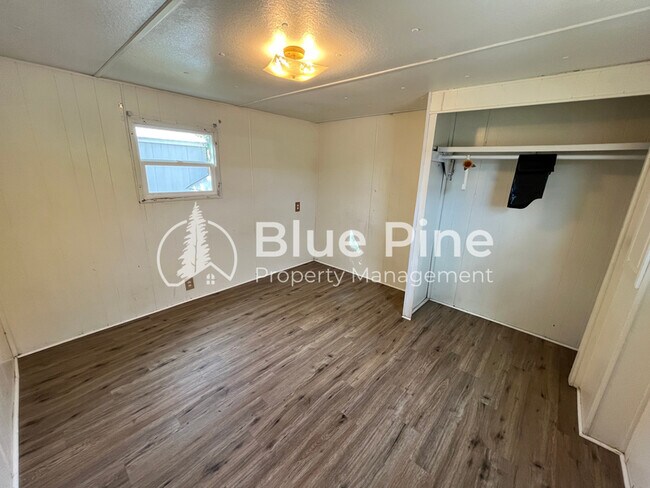 Building Photo - 925 Wilson Ave