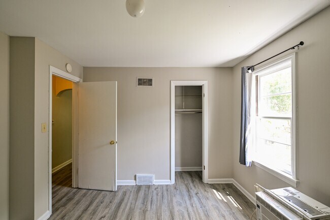 Building Photo - 8 Clarke St