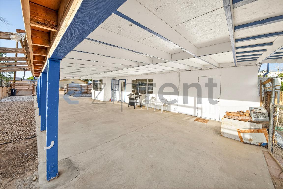 Building Photo - Unit