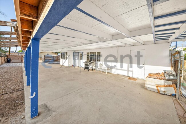 Building Photo - 12077 Sand Ave