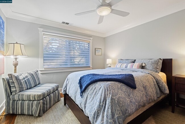 Building Photo - 10 Jolie Ln