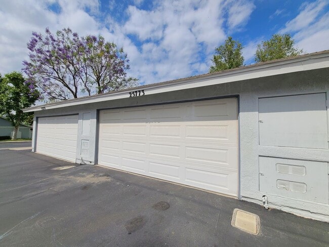 Building Photo - Nice 2-Story 3-Bedroom Condo in Loma Linda!