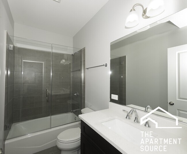 Building Photo - 2346 W Grand Ave