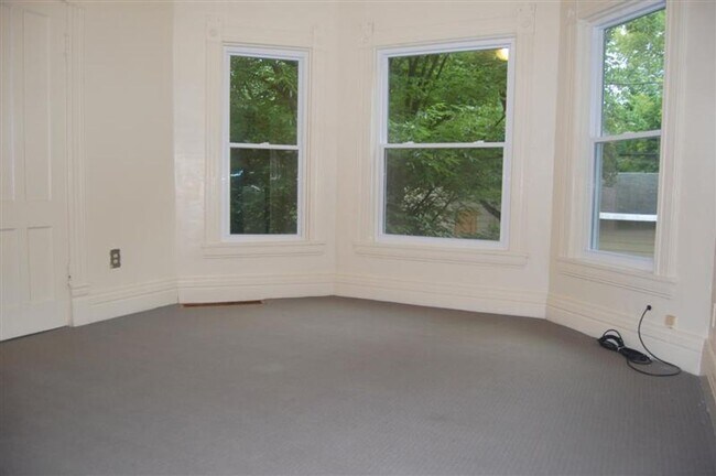 Building Photo - Energy Efficient 2 Bedroom One Block From ...