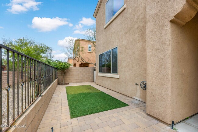 Building Photo - 4261 N Golden Ridge Ln