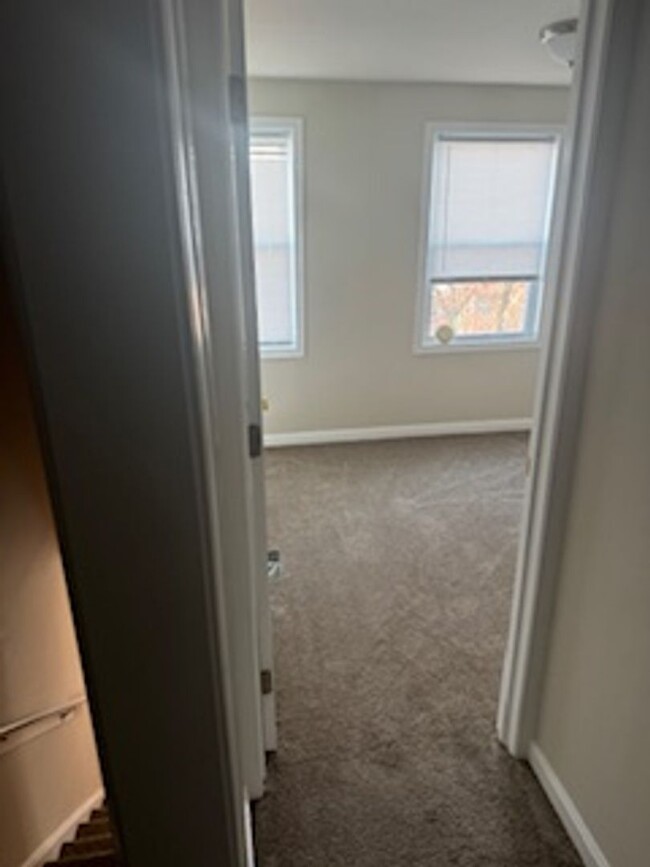 Building Photo - Beautiful Row Home for You! Washer/Dryer I...