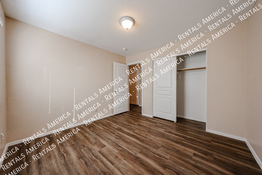 Building Photo - 138 N 153rd Ave