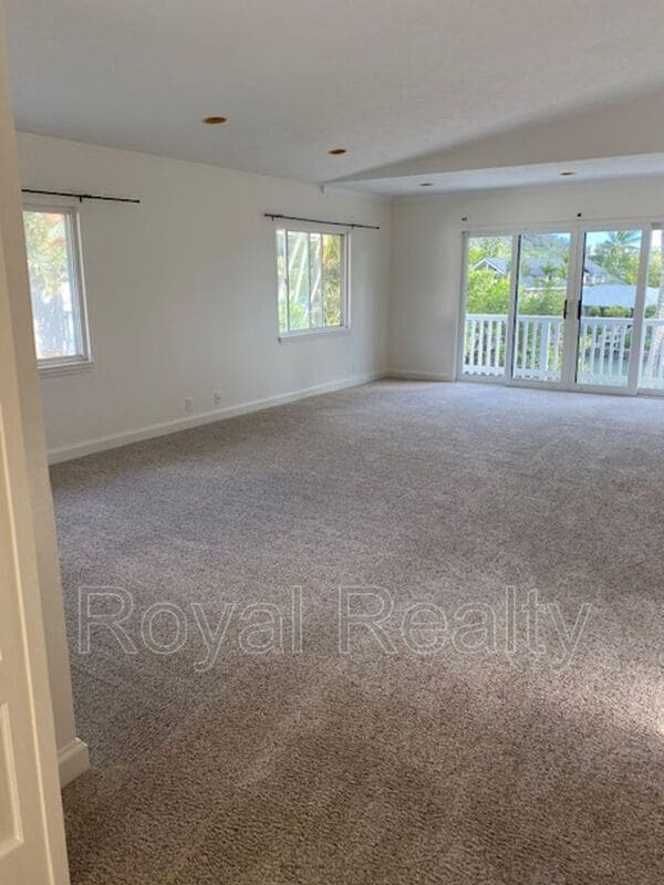 Building Photo - 6637 Hawaii Kai Dr