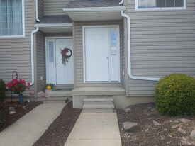 Building Photo - 654 S Keyser Ave