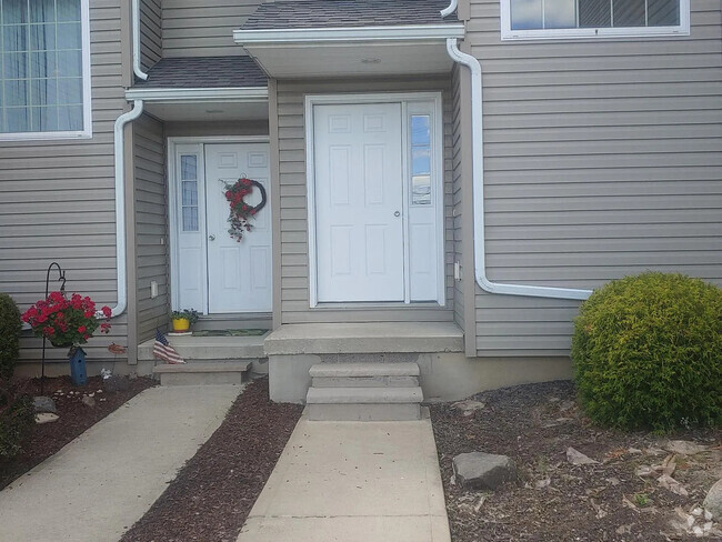Building Photo - 654 S Keyser Ave
