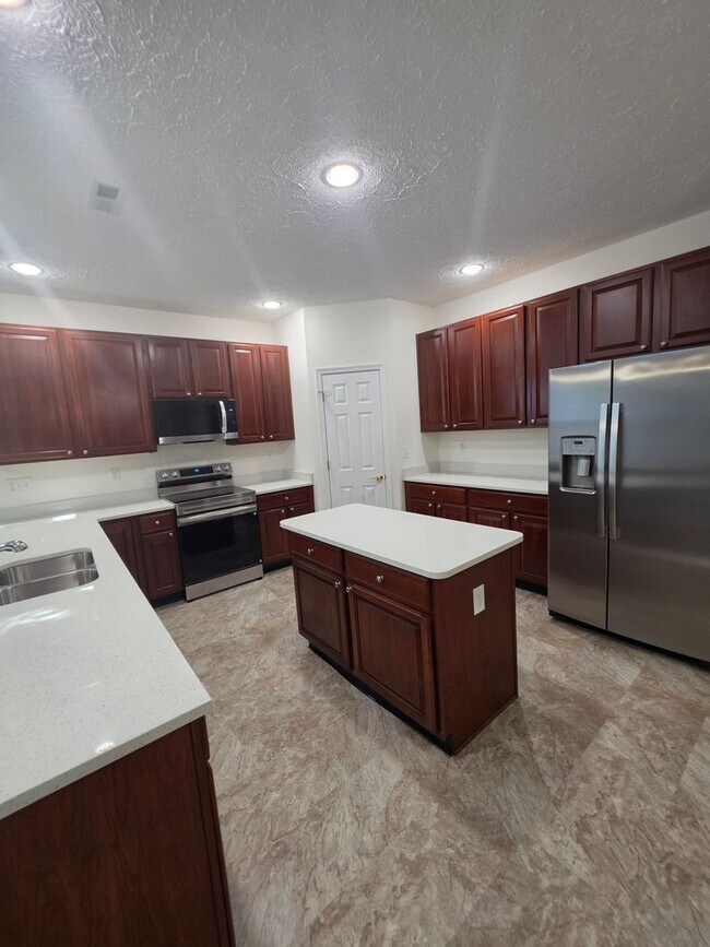 Building Photo - 558 Windsong Dr