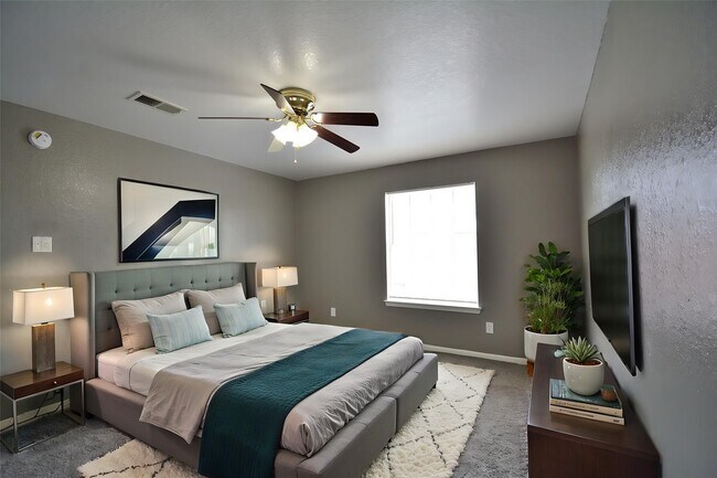 Building Photo - 8904 Ledge St