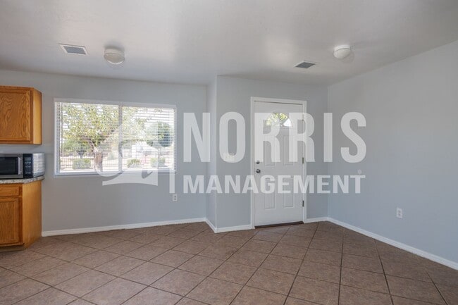 Building Photo - Great Home in the Heart of Eloy