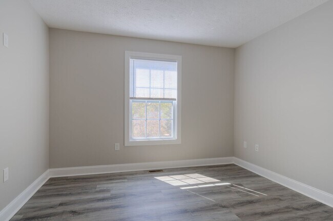 Building Photo - Available for the 2026-2027 lease term.