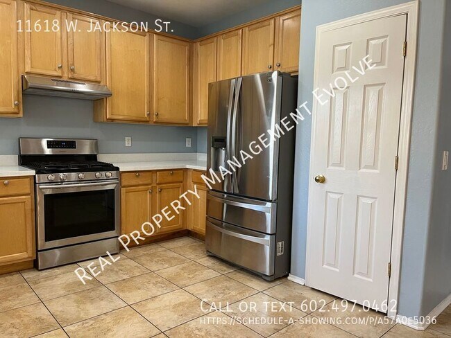 Building Photo - Lovely Avondale Home!