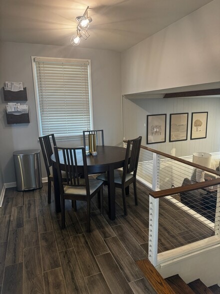 Kitchenette - 5128 Brucewood Dr