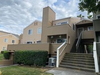 Building Photo - 2 Bed/2 Bath Condo - Owner Pays Water, Sew...