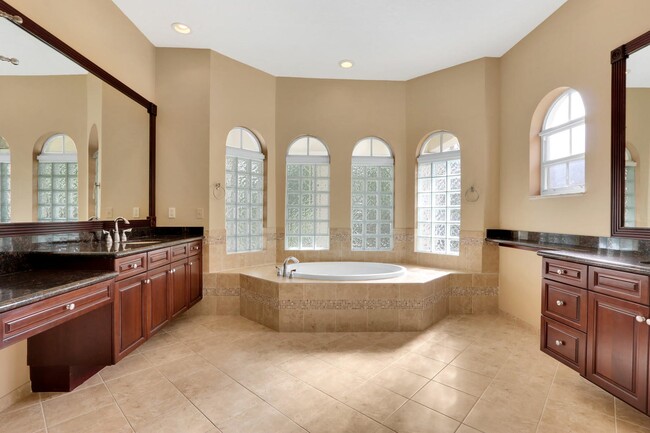 Building Photo - 3043 Hartridge Ter