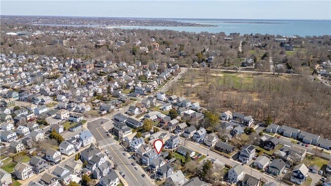 Building Photo - 16 Carroll Ave