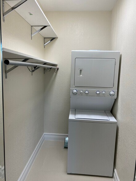 Building Photo - 12400 SW 97th Ave