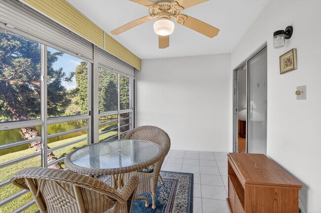 Building Photo - 2035 Ainslie C