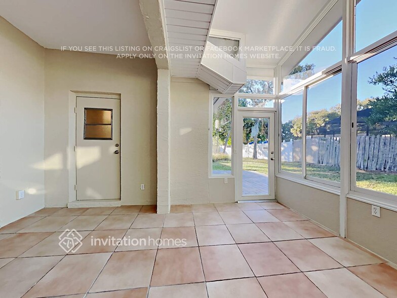 Building Photo - 3169 Floral Way E