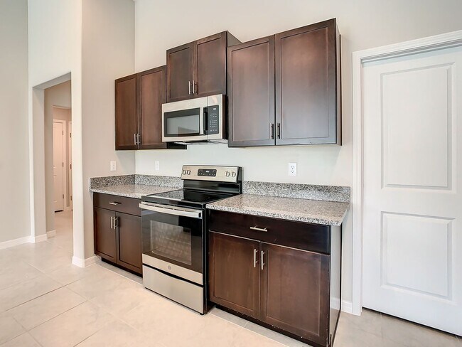 Building Photo - Beautiful 4 bedroom 2.5 bathroom Single Family House! Like new!