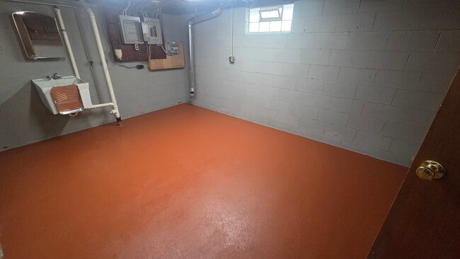 Building Photo - 247 School St