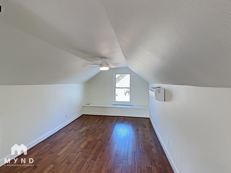 Building Photo - 110 N Ravinia Dr