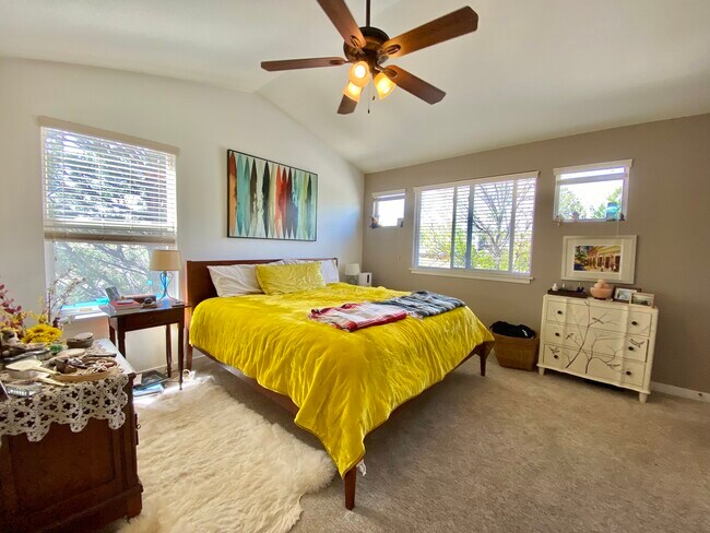 primary bedroom - 141 Rowena Pl