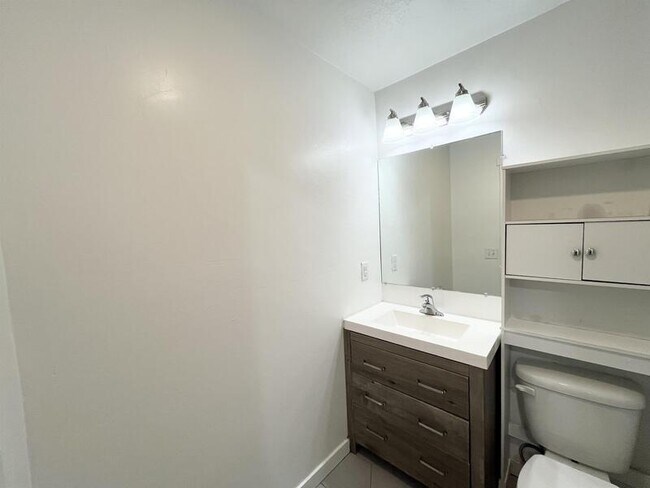 Building Photo - 379 E 800 S