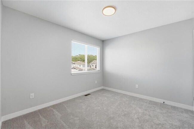 Building Photo - 707 Glenn Cir