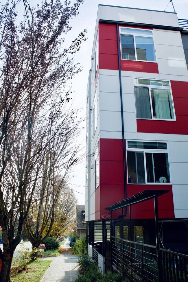 Primary Photo - 463 14th Ave