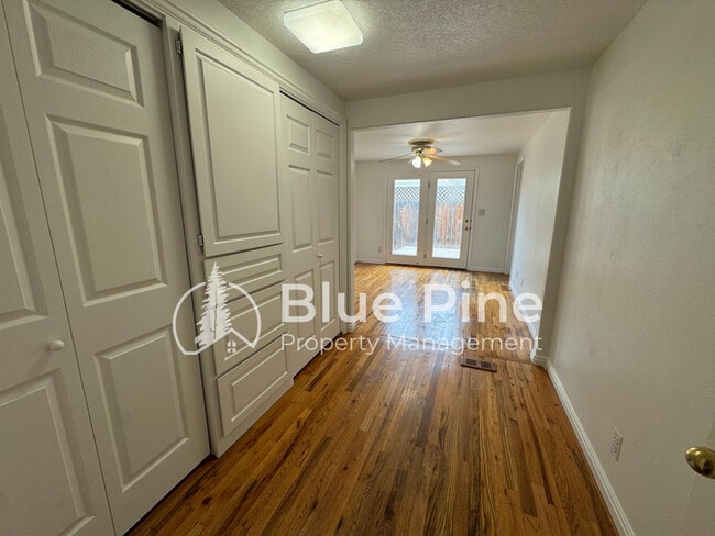 Building Photo - 1861 Gallup St