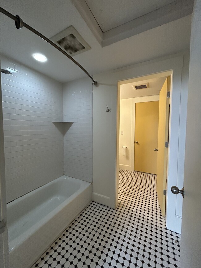 Building Photo - 28 Adams St