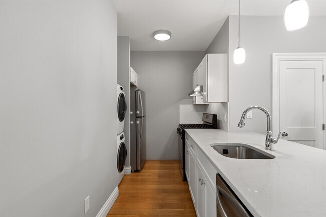 Building Photo - 29 Milton Ave