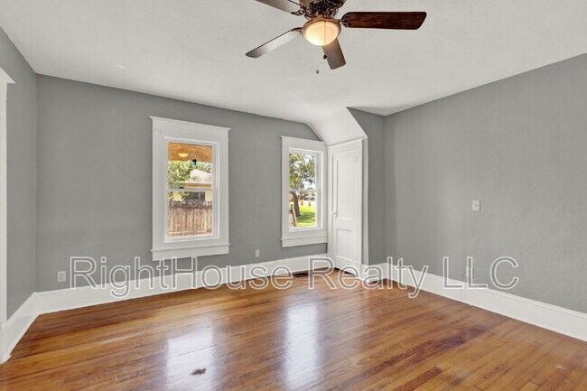 Building Photo - 611 S Grove St