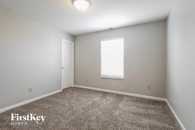 Building Photo - 665 Loon Ln