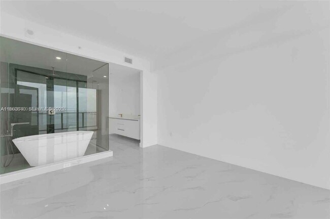 Building Photo - Northeast 24th Street, Miami, FL 33137 - 3 BR 3 BA condo